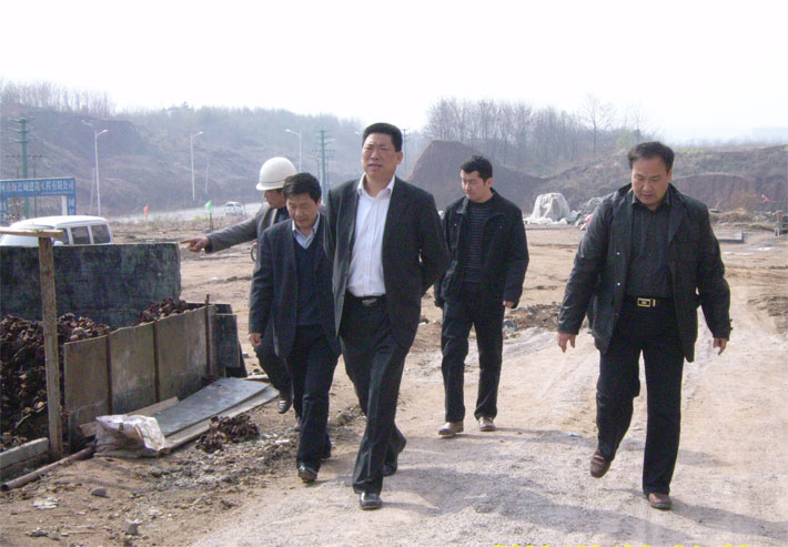 曹新生副市長視察市中醫(yī)院項目建設工地
