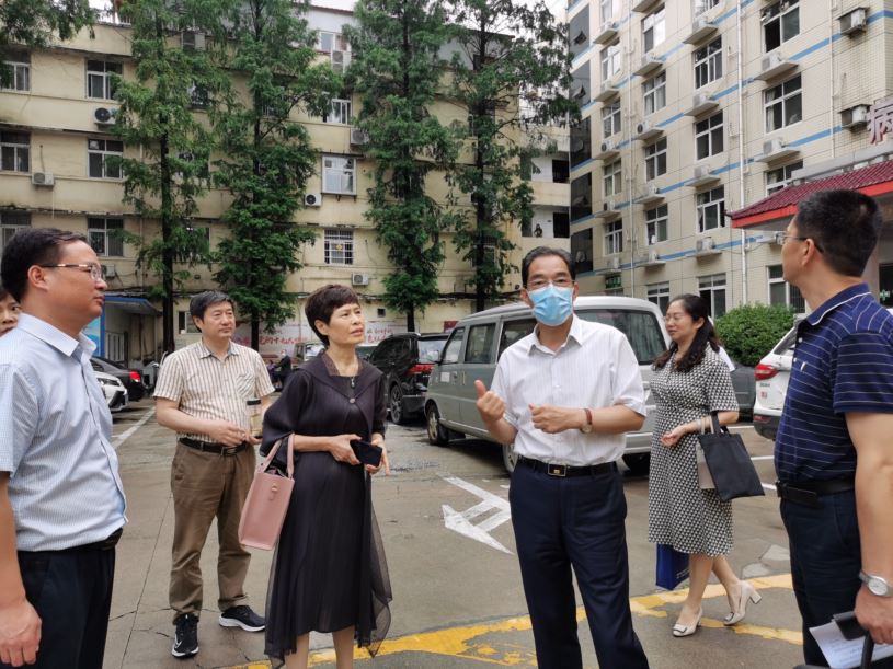 河南省衛(wèi)健委副主任張智民在信陽市中醫(yī)院調研支持大別山老區(qū)加快振興發(fā)展工作