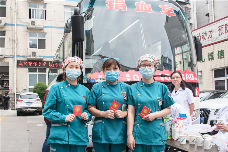 獻出熱血，共享生命——信陽市中醫院組織開展無償獻血活動