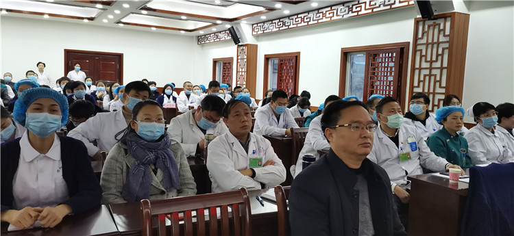 信陽市中醫院召開第三季度醫療質量點評大會