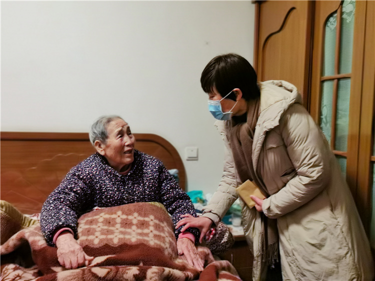 信陽市中醫院新春送關懷 歲寒暖人心