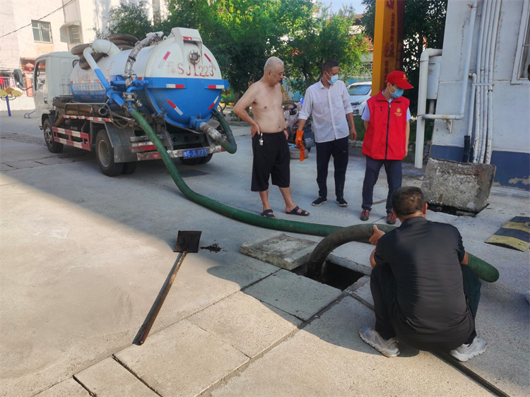 幫助社區清理下水道  切實解決群眾“急難愁盼”